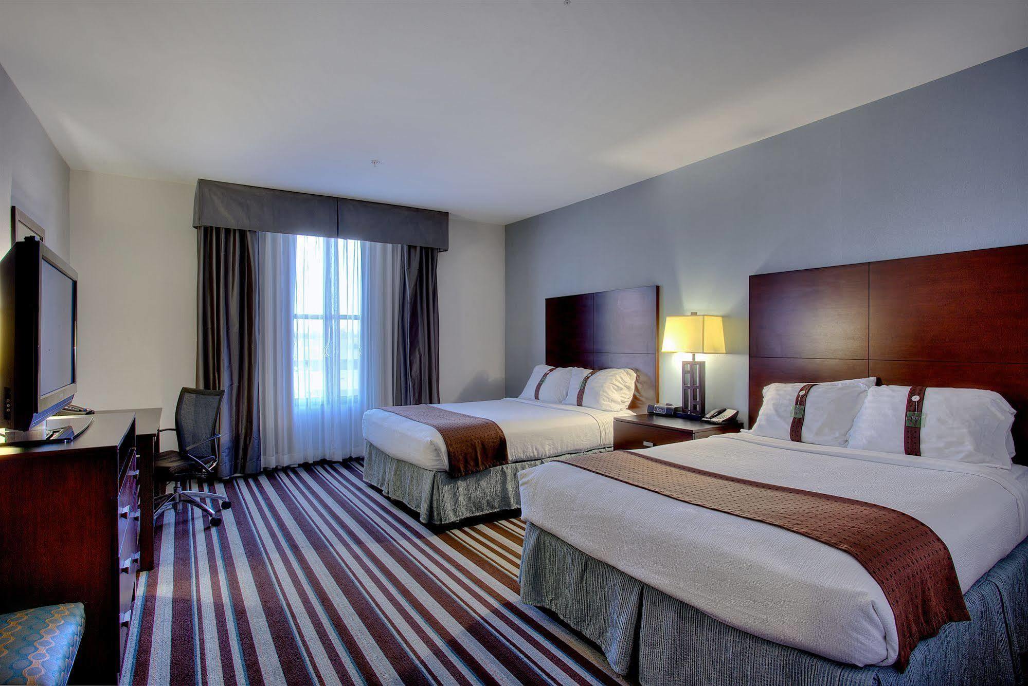 Hilton Garden Irvine Spectrum Forest
